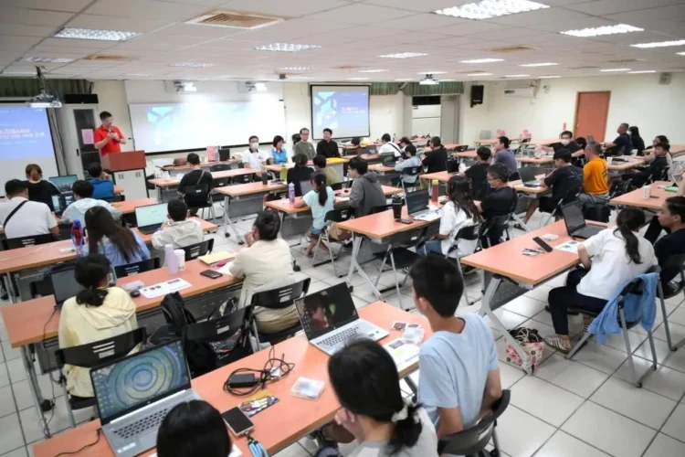 北花蓮AI共GO吉安數位向下扎根 游淑貞伴親子共學體驗新科技魅力