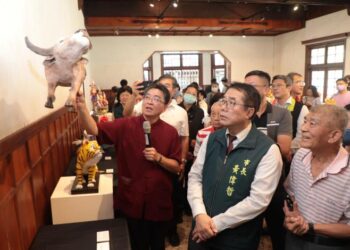 「海．人與土地－糊紙傳承創新特展」愛國婦人會館登場 黃偉哲市長見證企業公益與工藝共融