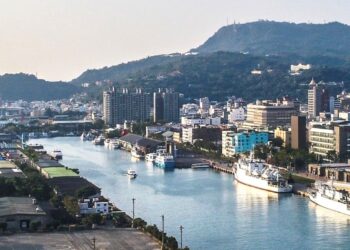 高雄亞灣再升級！高雄香蕉碼頭迎AI科研團隊進駐 都發局打造人文科技新半島 與駁二文創共創智慧港灣