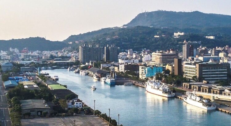 高雄亞灣再升級！高雄香蕉碼頭迎AI科研團隊進駐 都發局打造人文科技新半島 與駁二文創共創智慧港灣