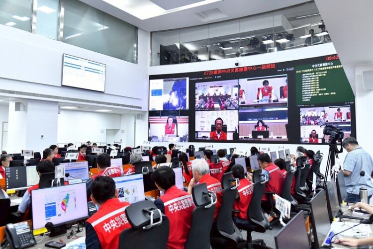 3死4失蹤!0728豪雨災情慘重 卓榮泰宣布千億治水、動員全台救援 3死4失蹤!0728豪雨災情慘重 卓榮泰宣布千億治水、動員全台救援