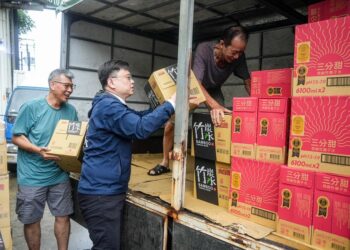 賴瑞隆捐出一月所得，協調物資捐贈進入山區，全力支援高雄防災救災