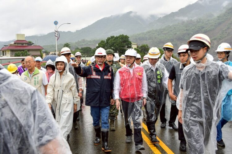 卓榮泰南下高雄六龜 台20線、台29線全力搶通 0728豪雨將納入丹娜絲特別條例 卓榮泰南下高雄六龜 台20線、台29線全力搶通 0728豪雨將納入丹娜絲特別條例