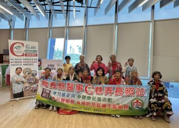 嘉縣560位長者C手遊故宮，走入國寶殿堂