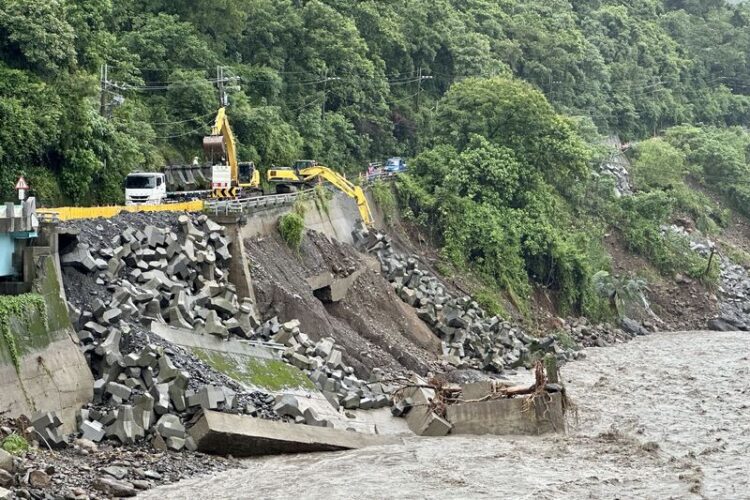 用路人注意 高雄市因應楊柳颱風期間之封橋封路