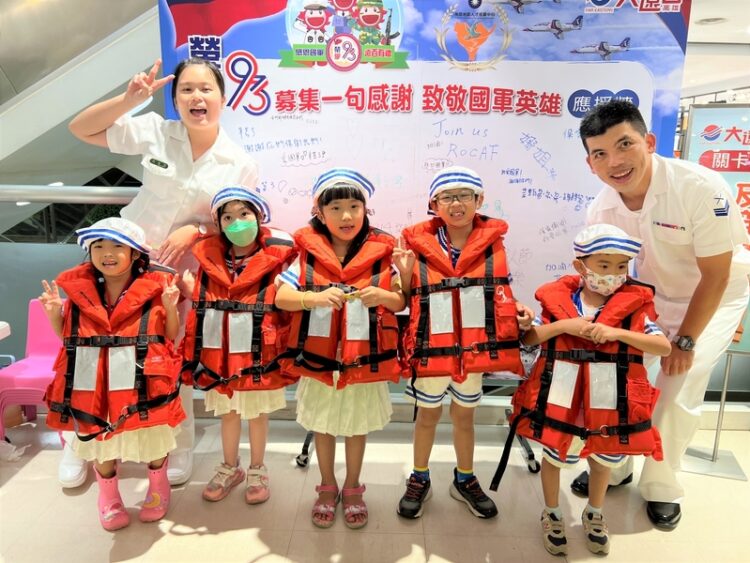 高雄大遠百歡慶九三軍人節 舉辦敬軍活動 落實全民國防教育 高雄大遠百歡慶九三軍人節 舉辦敬軍活動 落實全民國防教育