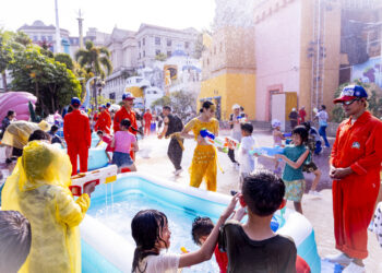 暑假最後狂歡！義大遊樂世界全台唯一水戰遊行錯過再等一年