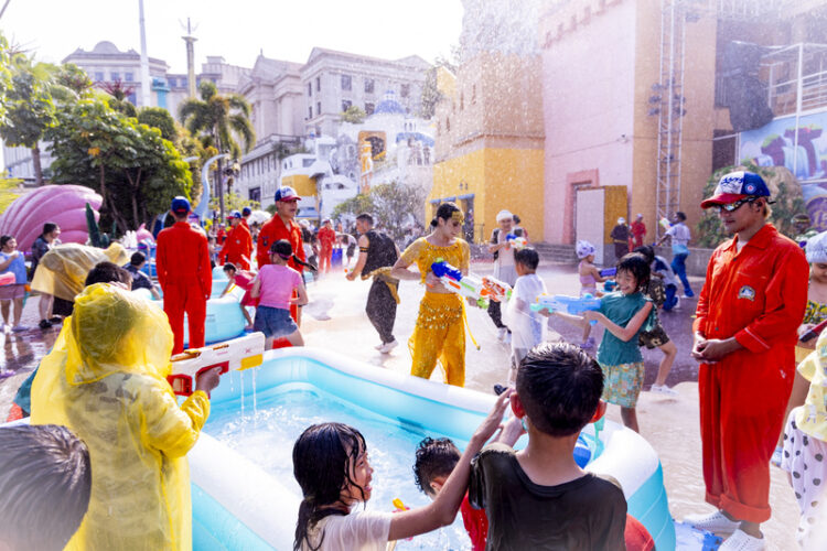 暑假最後狂歡！義大遊樂世界全台唯一水戰遊行錯過再等一年