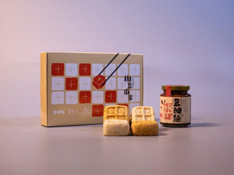 豆油伯 × 老四川 × 莎士比亞烘焙坊 三方職人跨界出擊 「《椒豆麻爹》・麻辣豆腐月餅」麻辣甜香新體驗，引爆中秋話題商機