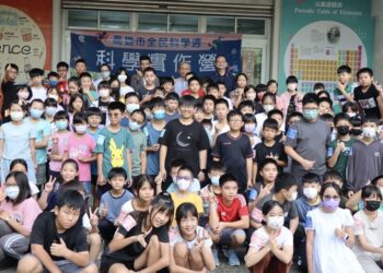 高雄市全民科學週科學實作營開跑，國小5、6年級學生動手做科學玩出新火花