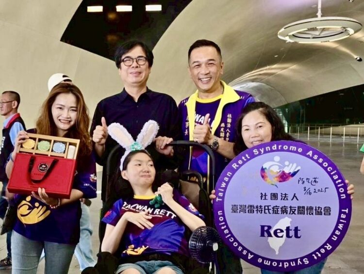 月滿心暖雄好禮 雷特氏症媽媽用愛傳遞中秋祝福 月滿心暖雄好禮 雷特氏症媽媽用愛傳遞中秋祝福