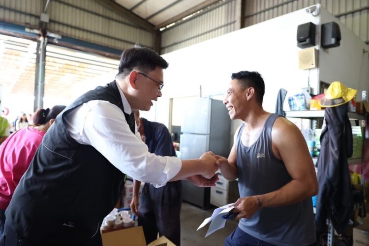  賴瑞隆攜手扶輪社捐贈200箱漂白水 助台南災後復原 中央、地方、民間齊心共助災後復原