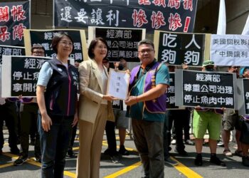 中鋼集團企業工會怒批郭智輝「三振出局」 藍白立委聲援要求下台、政府勿再把中鋼當提款機