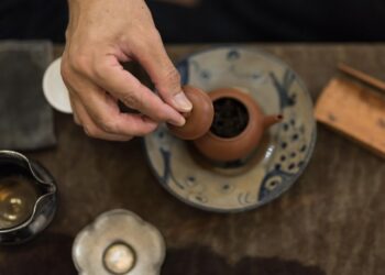 做青與焙火：岩茶市場的風味矛盾與感官文化轉型