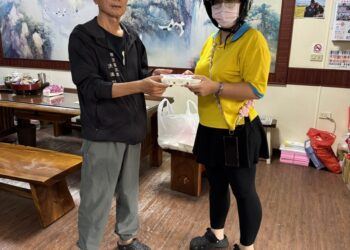 林園區里長聯誼會主席洪進財長期關懷里內弱勢里民