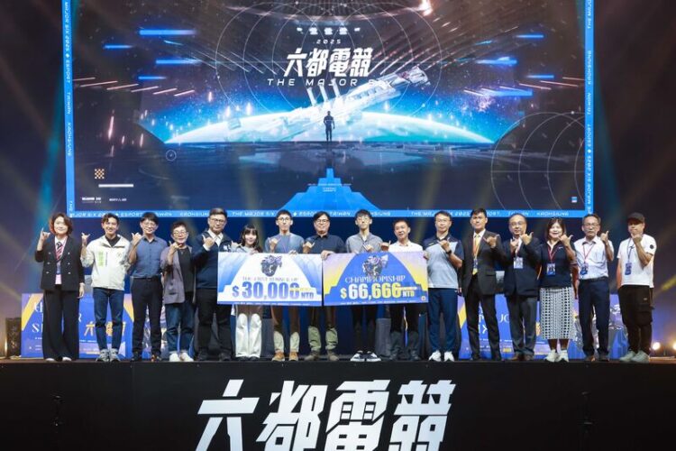 《六都電競》總決賽高雄熱血開戰!陳其邁現身頒獎 聯盟戰棋首屆冠軍出爐 《六都電競》總決賽高雄熱血開戰!陳其邁現身頒獎 聯盟戰棋首屆冠軍出爐