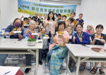 吃甜點、聞香料 屏東縣服務站家庭教育課程超有味