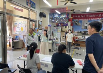 陳光復向選務人員表達感謝 呼籲鄉親踴躍投票 為國家未來發聲