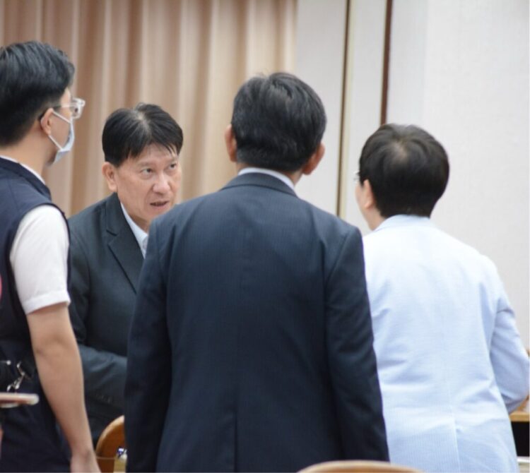 力抗惡罷暴瘦10公斤 分身乏術優先審查所得稅法