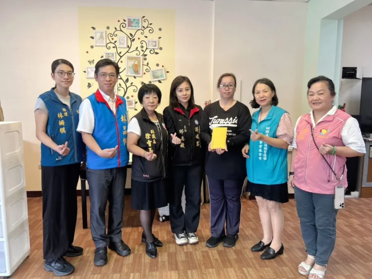 火海餘生悲痛未歇 佛祖關聖德發慈善會前往慰問倖存者 十萬救助金盼傳遞溫情 火海餘生悲痛未歇 佛祖關聖德發慈善會前往慰問倖存者 十萬救助金盼傳遞溫情