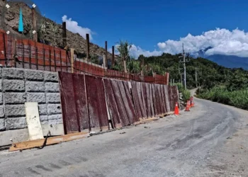 花蓮縣政府辦理壽豐鹽寮山嶺路復建工程 施工中請減速小心慢行