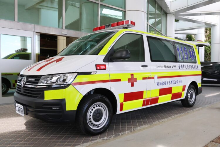 琥珀東福捐贈460萬元救護車 黃偉哲感謝共同守護市民 琥珀東福捐贈460萬元救護車 黃偉哲感謝共同守護市民