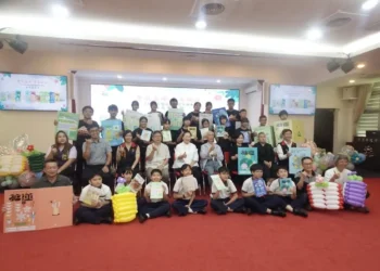 花蓮縣114學年度國中小學學生簿本靚亮登場 縣長徐榛蔚勉勵學子用心書寫 讓生命綻放光彩