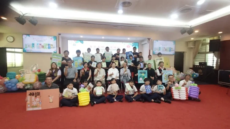 花蓮縣114學年度國中小學學生簿本靚亮登場 縣長徐榛蔚勉勵學子用心書寫 讓生命綻放光彩 花蓮縣114學年度國中小學學生簿本靚亮登場 縣長徐榛蔚勉勵學子用心書寫 讓生命綻放光彩