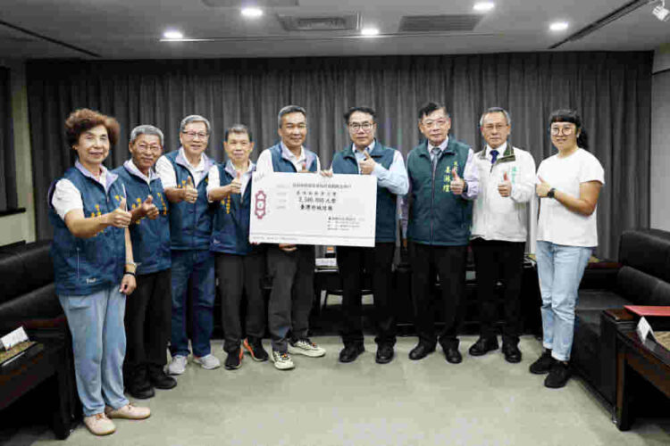 臺灣府城隍廟捐款250萬元助重建 黃偉哲:善行義舉展現宗教的愛心及熱心