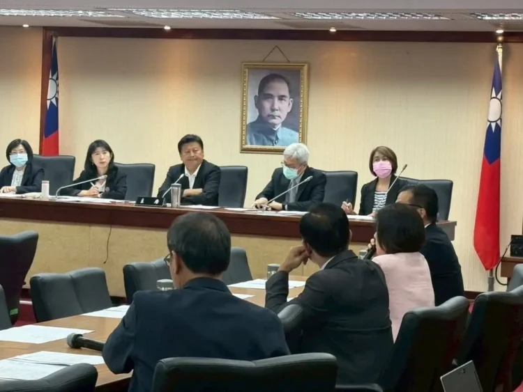 苦民所苦 急民所急》傅崐萁主持三黨朝野協商拍板 協助南台灣災民重建家園 決議行政院下周提出「丹娜絲重建條例」 送立法院審議 苦民所苦 急民所急》傅崐萁主持三黨朝野協商拍板 協助南台灣災民重建家園 決議行政院下周提出「丹娜絲重建條例」 送立法院審議