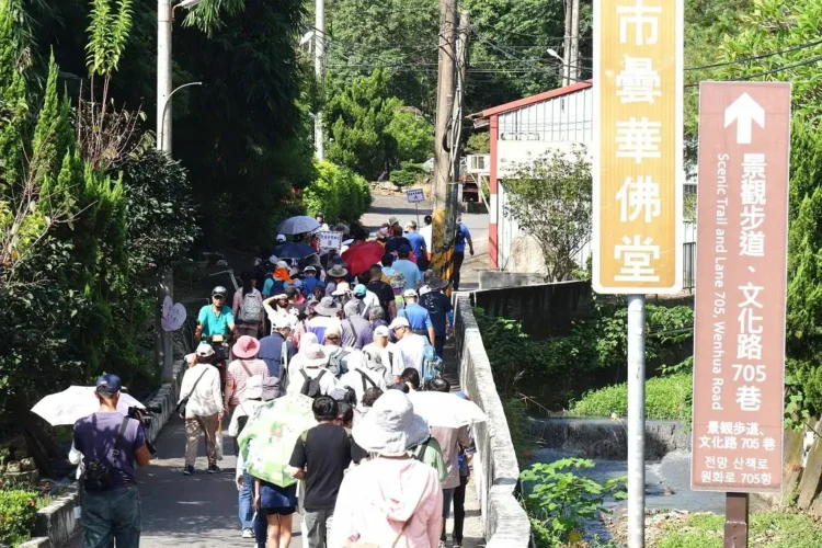 南投縣府員工挑戰撼龍步道 結合藝文環境教育