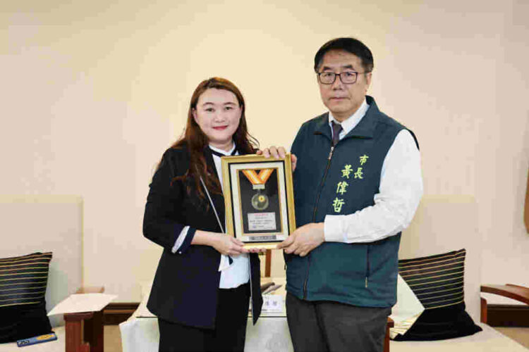 台南代表國際發明展奪6金4銀1銅 黃偉哲肯定台南研發實力被世界看見 台南代表國際發明展奪6金4銀1銅 黃偉哲肯定台南研發實力被世界看見