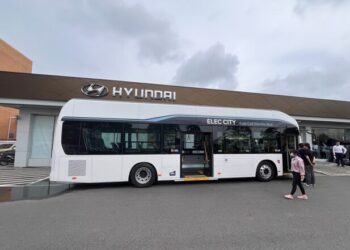 現代汽車氫能巴士試乘發表會暨動力產學啟動典禮登場 HYUNDAI氫能巴士臺南首發亮相 崑山科大產官學攜手啟動綠色動力