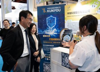 坤侑科技以AI情資整合技術亮相WAVE AI展 助力數位治安升級！