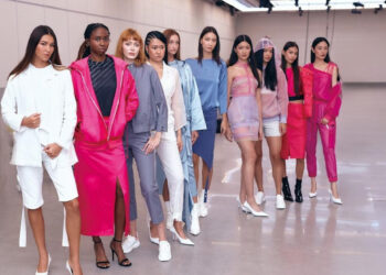 PINK SELFIE首登紐約時裝周 演繹未來感與女性力量的時尚語言 PINK SELFIE首登紐約時裝周 演繹未來感與女性力量的時尚語言