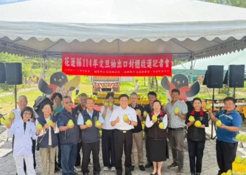 傅崐萁爭取花蓮文旦外銷大陸破百個貨櫃 今天封櫃35個貨櫃啓運大陸 果農感恩傅崐萁奔走協調有成喜迎豐收