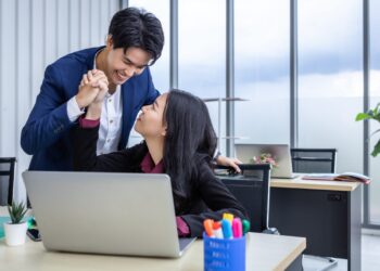 女人耍壞男人更愛！「4招反骨心法」讓男人對妳越來越著迷