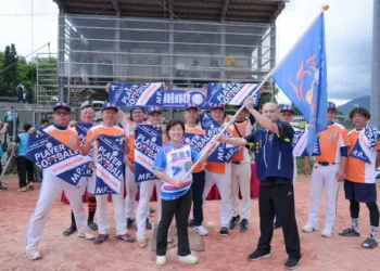 吉安鄉長盃慢速壘球錦標賽競爭激烈 游淑貞率隊開球同千名球友運動樂活