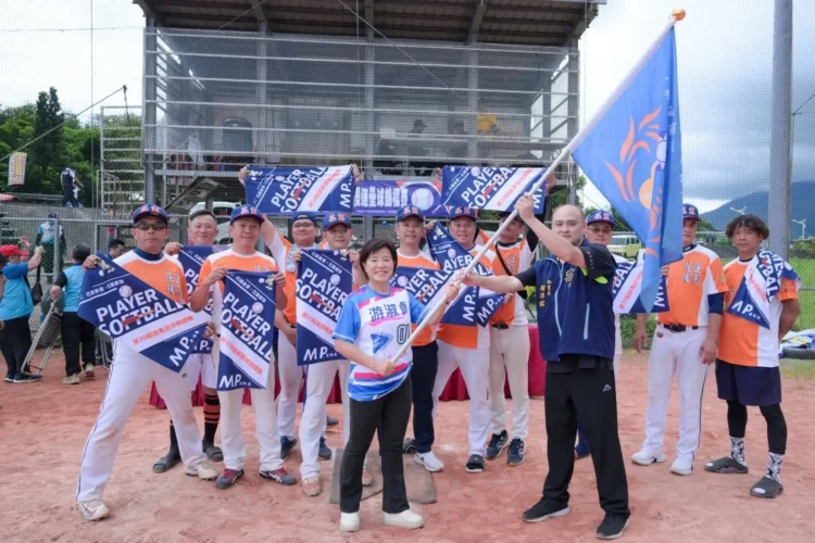 吉安鄉長盃慢速壘球錦標賽競爭激烈 游淑貞率隊開球同千名球友運動樂活 吉安鄉長盃慢速壘球錦標賽競爭激烈 游淑貞率隊開球同千名球友運動樂活