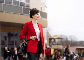 不想撞衫?紅色外套穿搭6公式讓妳與眾不同 不想撞衫?紅色外套穿搭6公式讓妳與眾不同