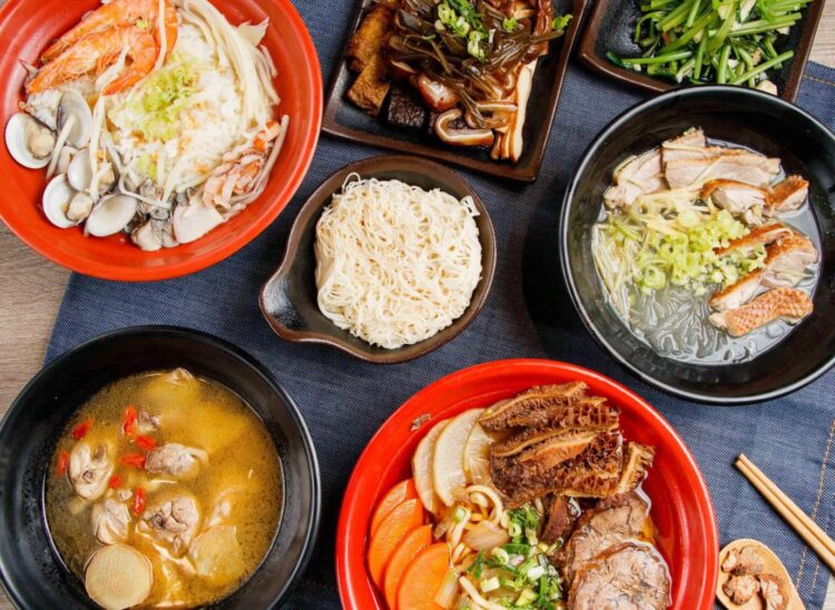 台東燻雞專賣店 每日現宰土雞 煙燻滷味香氣四溢 台東燻雞專賣店 每日現宰土雞 煙燻滷味香氣四溢