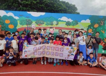 開藝設計何政熹總監走進偏鄉,與台中明正國小學童共繪夢想藍圖 開藝設計何政熹總監走進偏鄉,與台中明正國小學童共繪夢想藍圖