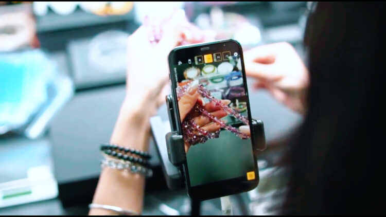 互動購物時代 泰福水晶打造零售新格局 互動購物時代 泰福水晶打造零售新格局