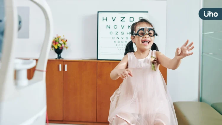 小學畢業前高度近視 台灣兒童近視低齡化、度數上升快