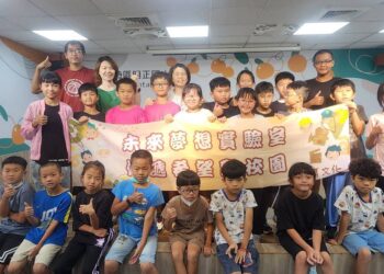 陳嘉帆醫師走入東勢偏鄉校園,以中醫教育扎根明正國小孩童 陳嘉帆醫師走入東勢偏鄉校園,以中醫教育扎根明正國小孩童