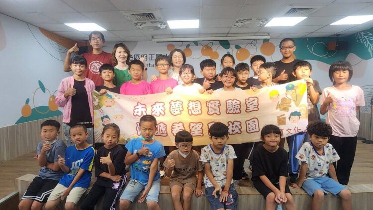 陳嘉帆醫師走入東勢偏鄉校園,以中醫教育扎根明正國小孩童 陳嘉帆醫師走入東勢偏鄉校園,以中醫教育扎根明正國小孩童