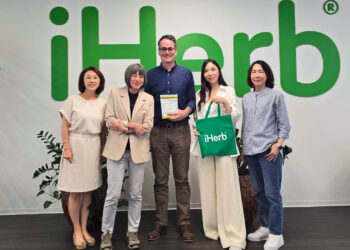 范琪斐美國上工「高年級實習生」 挑戰 iHerb物流員48小時大開眼界