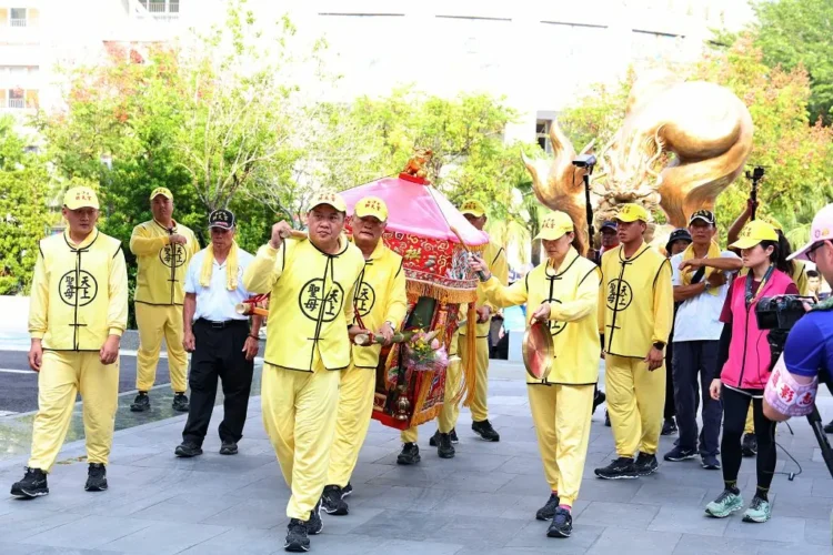 白沙屯媽祖賜福南投 許淑華祈願縣政順利、縣民平安 白沙屯媽祖賜福南投 許淑華祈願縣政順利、縣民平安