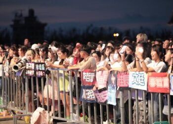 南鯤鯓代天府月老牽紅線 內政部長劉世芳勉勵青年勇敢追愛