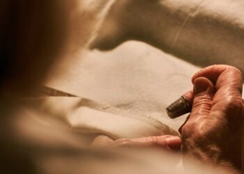 根植於土地的詩意新生:Fabiana Filippi 2025 秋冬系列 根植於土地的詩意新生:Fabiana Filippi 2025 秋冬系列